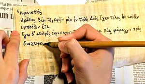 Griechisch auf ein Papyrus schreiben